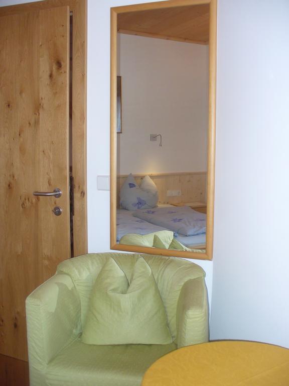 Mitschighof - Apartments Und Pension - Heidis-Welt, Mitschig Hermagor-Pressegger See Habitación foto