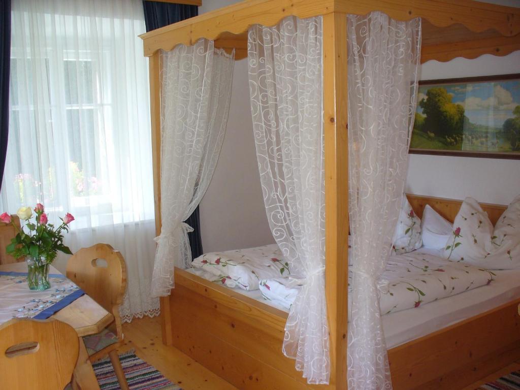 Mitschighof - Apartments Und Pension - Heidis-Welt, Mitschig Hermagor-Pressegger See Habitación foto